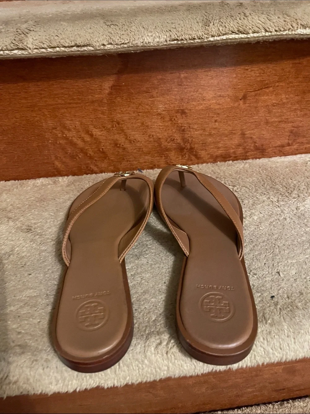 Authentic Tory Burch Tan Leather Thong Sandals with Gold Logo Like New